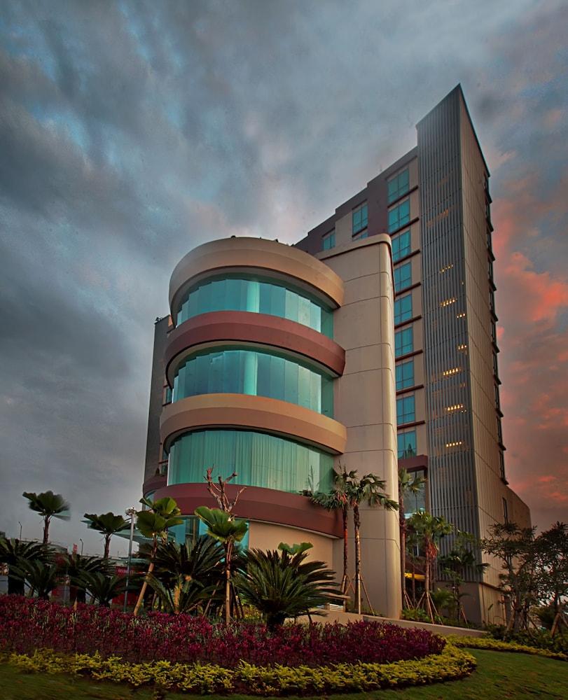 Grand Soll Marina Hotel Tangerang Buitenkant foto